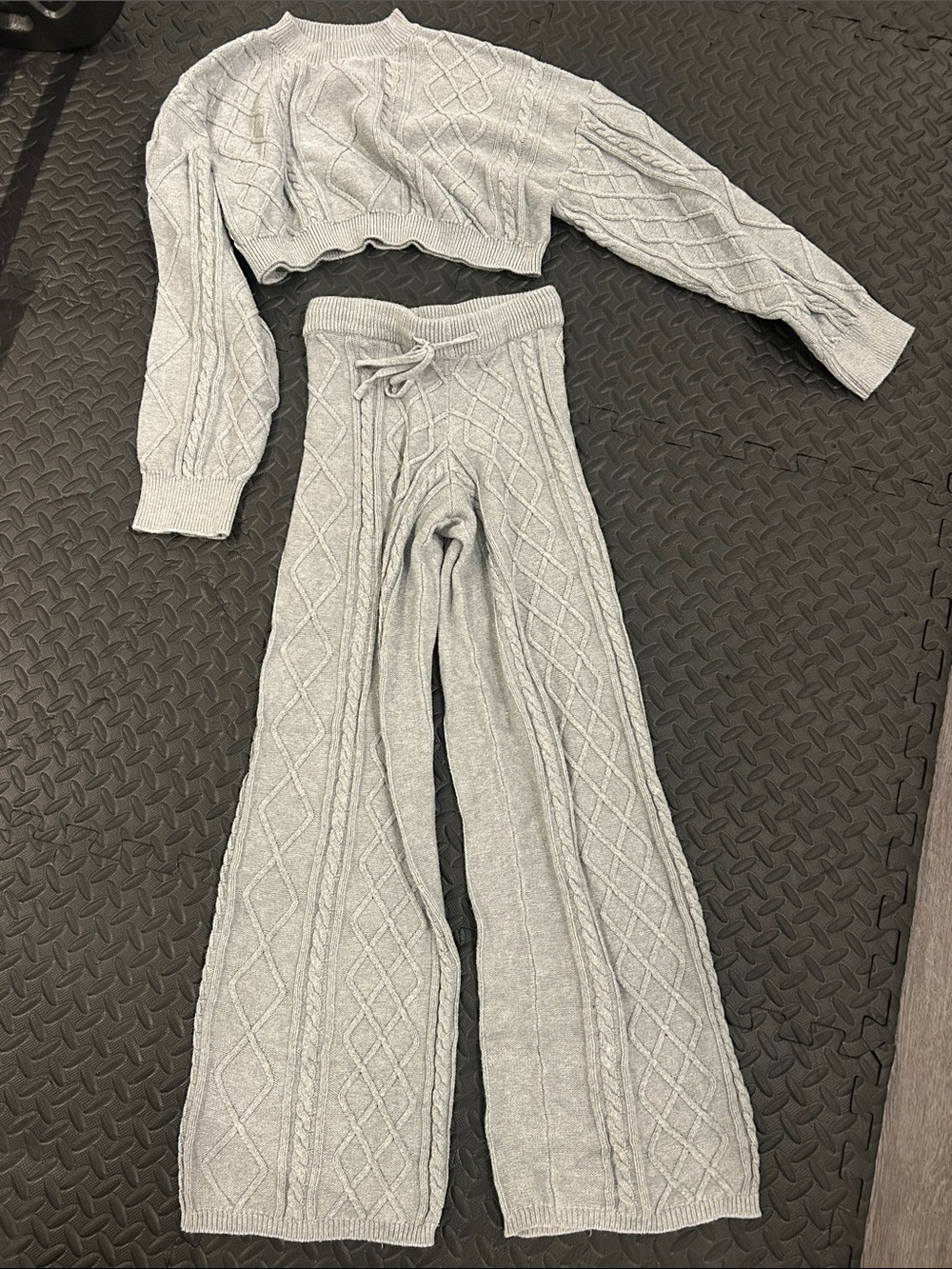 Edikted cable knit set